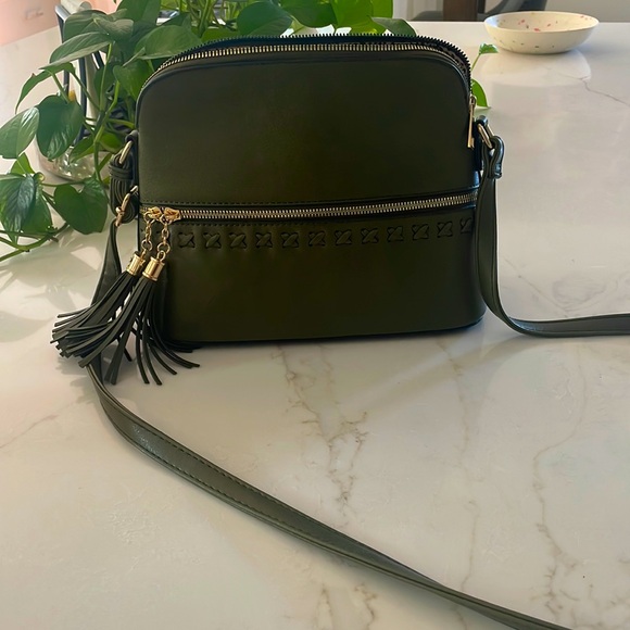 EUC BOHO OLIVE GREEN CROSSBODY BAG - Picture 1 of 6